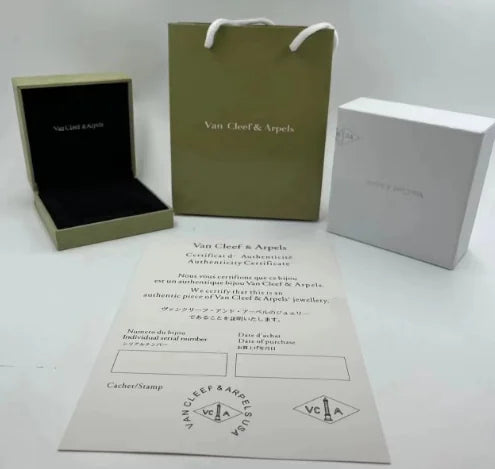 3-piece jewelry set with packaging